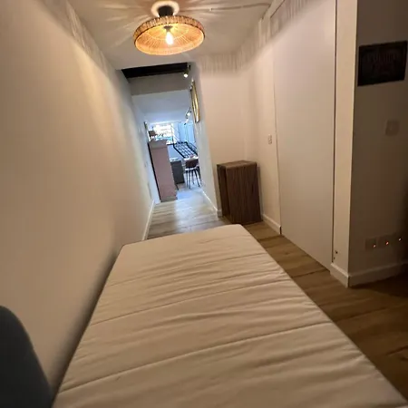 Modern Loft Steps From The סליאמה